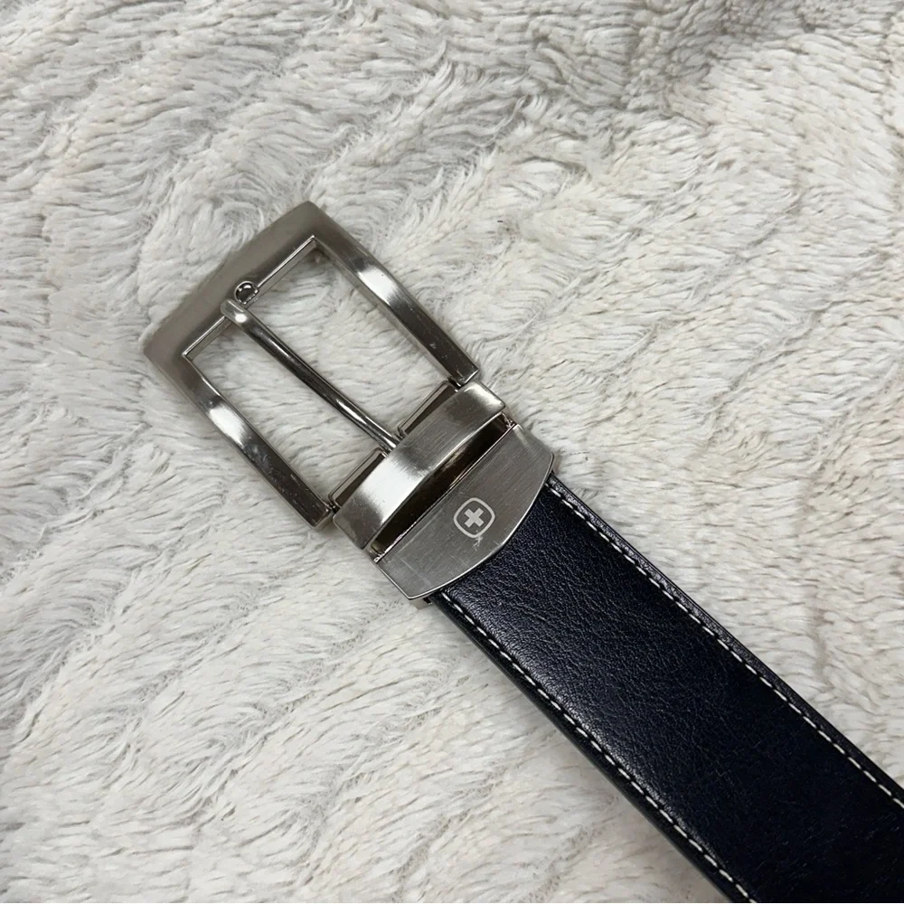 Swiss Gear Black / Brown Reversible Belt with Silver Buckle XXL 44 -48.